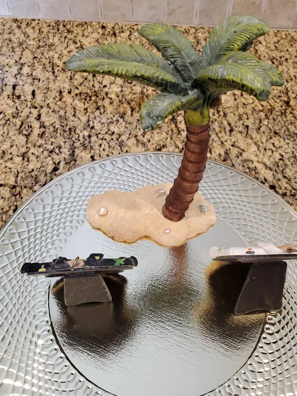 L@@K Unique Beach Theme Decoration with Palm Tree & Two Picture Frames